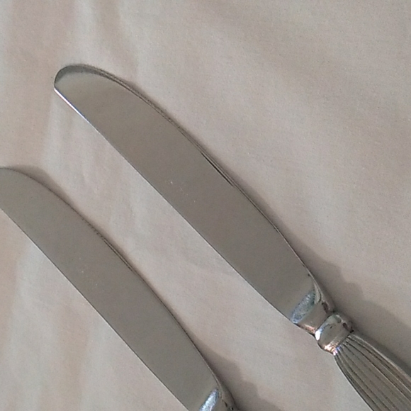 Rogers Co Drama 2 Dinner Knives Stainless Steel Flatware - Picture 5 of 6